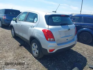 2020 Chevrolet Trax LS z VIN 3GNCJKSB0LL130816, wystawiony jako IAAI lot #42225467 z przebiegiem 55 943 mil mil oraz . Historia ofert i sprzedaży dostępna na DreamBid. Obrazek 3.