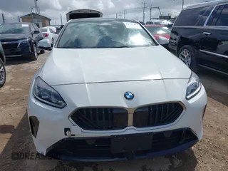 2025 BMW 2 Series 228 xDrive z VIN WBA23GG06S7S55337, wystawiony jako IAAI lot #42537114 z przebiegiem 5 917 mil mil oraz . Historia ofert i sprzedaży dostępna na DreamBid. Obrazek 12.