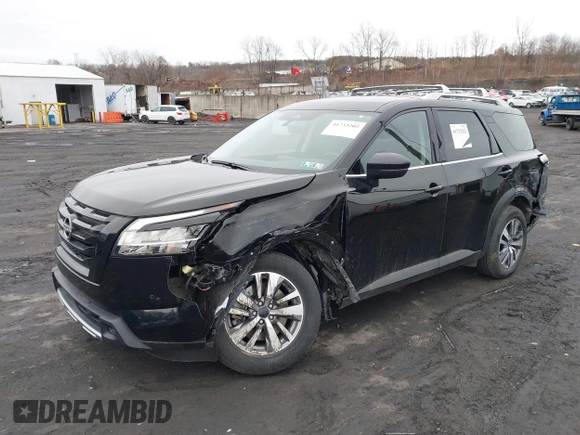 2023 Nissan Pathfinder SL z VIN 5N1DR3CC7PC225860, wystawiony jako IAAI lot #41733202 z przebiegiem 23 118 mil mil oraz . Historia ofert i sprzedaży dostępna na DreamBid. Obrazek 18.