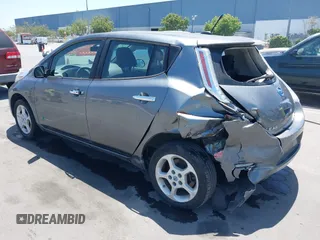 2014 Nissan LEAF SV z VIN 1N4AZ0CP9EC335871, wystawiony jako IAAI lot #42349976 z przebiegiem 84 759 mil mil oraz . Historia ofert i sprzedaży dostępna na DreamBid. Obrazek 3.