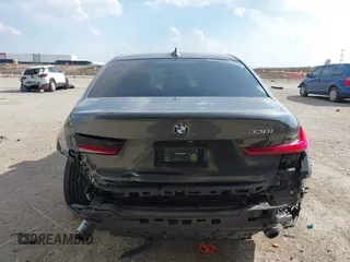 2021 BMW 3 Series 330i z VIN 3MW5R1J03M8B48135, wystawiony jako IAAI lot #41878583 z przebiegiem 33 719 mil mil oraz . Historia ofert i sprzedaży dostępna na DreamBid. Obrazek 17.