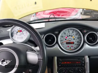 2008 MINI Convertible z VIN WMWRF33578TF67945, wystawiony jako IAAI lot #42315750 z przebiegiem 110 340 mil mil oraz . Historia ofert i sprzedaży dostępna na DreamBid. Obrazek 7.