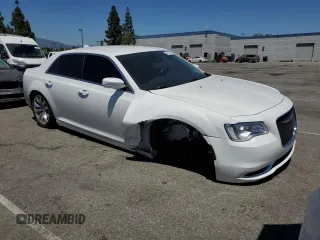2019 Chrysler 300 Touring z VIN 2C3CCAAG6KH590956, wystawiony jako Copart lot #64140745 z przebiegiem 85 145 mil mil oraz Szkoda całkowita • Salvage title. Historia ofert i sprzedaży dostępna na DreamBid. Obrazek 4.