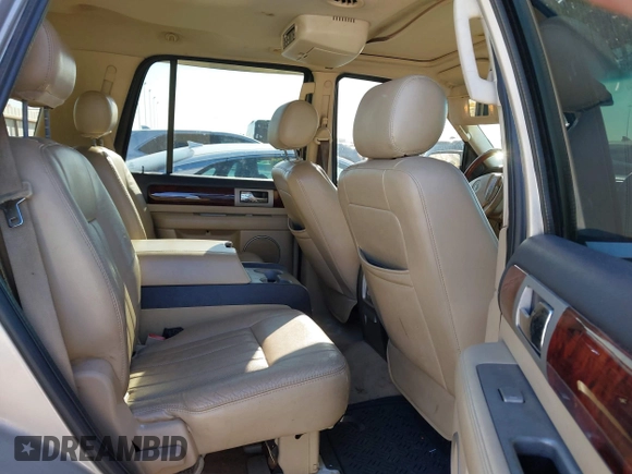 2005 Lincoln Navigator Luxury with VIN 5LMFU28555LJ01074, listed as a IAAI auction lot 41755441 with 187,527 mi miles. Bid and sale history available at carsss.com. Image 8.
