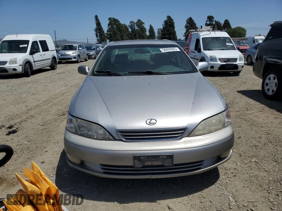 2000 Lexus ES 300 with VIN JT8BF28G3Y5084655, listed as a Copart auction lot 56600925 with 105,499 mi miles and Clean title. Bid and sale history available at DreamBid. Image 5.