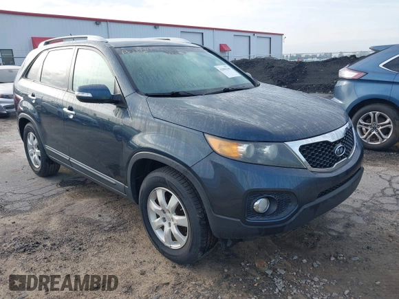 2012 Kia Sorento LX with VIN 5XYKT4A68CG197508, listed as a IAAI auction lot 42082566 with 195,862 mi miles. Bid and sale history available at carsss.com. Image 1.