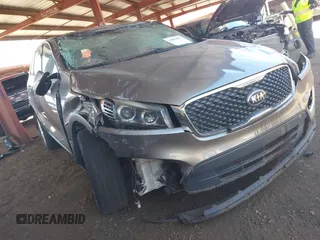 2018 Kia Sorento LX z VIN 5XYPG4A3XJG376842, wystawiony jako IAAI lot #42083851 z przebiegiem 133 231 mil mil oraz . Historia ofert i sprzedaży dostępna na DreamBid. Obrazek 1.