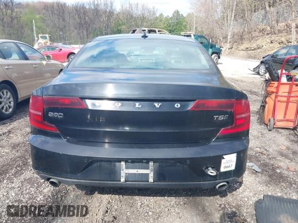 2018 Volvo S90 Momentum with VIN LVY982MK6JP036297, listed as a IAAI auction lot 42094817 with 285,693 mi miles. Bid and sale history available at carsss.com. Image 16.