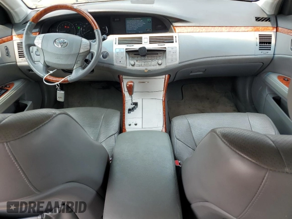 2005 Toyota Avalon XL z VIN 4T1BK36B85U014222, wystawiony jako Copart lot #59955415 z przebiegiem 239 897 mil mil oraz Czysty tytuł • Clean title. Historia ofert i sprzedaży dostępna na DreamBid. Obrazek 8.
