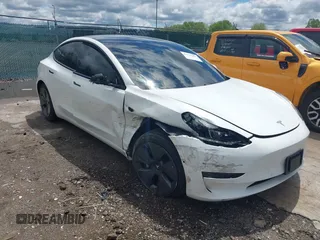 2021 Tesla Model 3 Standard Range Plus z VIN 5YJ3E1EA3MF060027, wystawiony jako IAAI lot #42319107 z przebiegiem 44 339 mil mil oraz . Historia ofert i sprzedaży dostępna na DreamBid. Obrazek 6.