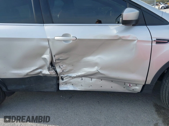 2018 Ford Escape SE z VIN 1FMCU9GD6JUC91365, wystawiony jako IAAI lot #39152113 z przebiegiem 129 283 mil mil oraz . Historia ofert i sprzedaży dostępna na DreamBid. Obrazek 6.