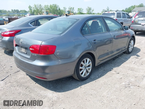 2012 Volkswagen Jetta SE с VIN 3VWDP7AJ3CM309148, выставлен на аукционе IAAI как лот 42417795 с пробегом 136 449 миль миль и . История ставок и продаж доступна на DreamBid. Изображение 4.