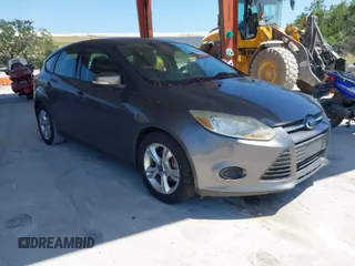 2013 Ford Focus SE with VIN 1FADP3K2XDL265306, listed as a IAAI auction lot 42029295 with 84,076 mi miles. Bid and sale history available at carsss.com. Image 1.
