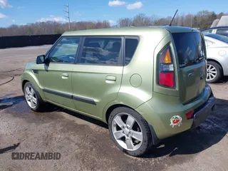 2010 Kia Soul + with VIN KNDJT2A25A7079729, listed as a IAAI auction lot 41882189 with 146,367 mi miles. Bid and sale history available at carsss.com. Image 3.