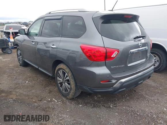2018 Nissan Pathfinder S z VIN 5N1DR2MM3JC661596, wystawiony jako IAAI lot #41829093 z przebiegiem 115 446 mil mil oraz . Historia ofert i sprzedaży dostępna na DreamBid. Obrazek 3.