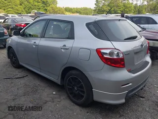 2009 Toyota Matrix S z VIN 2T1KE40E89C020335, wystawiony jako IAAI lot #42399155 z przebiegiem 71 085 mil mil oraz . Historia ofert i sprzedaży dostępna na DreamBid. Obrazek 3.