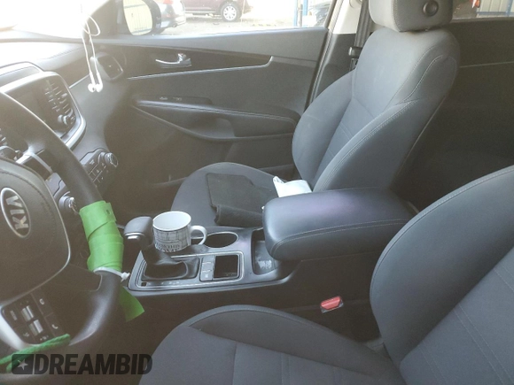2019 Kia Sorento L z VIN 5XYPG4A35KG478504, wystawiony jako Copart lot #81063734 z przebiegiem Nie podano mil oraz Nie do naprawy • Non repairable. Historia ofert i sprzedaży dostępna na DreamBid. Obrazek 10.