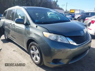 2011 Toyota Sienna LE AAS with VIN 5TDKK3DC0BS052186, listed as a IAAI auction lot 41808553 with 131,321 mi miles. Bid and sale history available at carsss.com. Image 1.