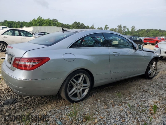 2012 Mercedes-Benz E 350 with VIN WDDKJ5KB1CF169890, listed as a Copart auction lot 57423244 with 101,569 mi miles and Salvage Title. Bid and sale history available at DreamBid. Image 3.