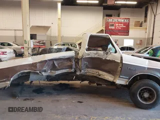1992 Ford F-250 with VIN 2FTHF25H2NCA02117, listed as a IAAI auction lot 41259937 with 1 mi miles. Bid and sale history available at carsss.com. Image 6.