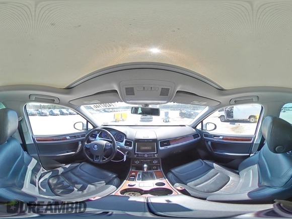 2014 Volkswagen Touareg Lux z VIN WVGEF9BP4ED011436, wystawiony jako Copart lot #74207144 z przebiegiem 207 059 mil mil oraz Szkoda całkowita • Salvage title. Historia ofert i sprzedaży dostępna na DreamBid. Obrazek 13.