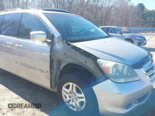 2005 Honda Odyssey EX-L with VIN 5FNRL38725B098992, listed as a IAAI auction lot 41639045 with 230,257 mi miles. Bid and sale history available at carsss.com. Image 6.