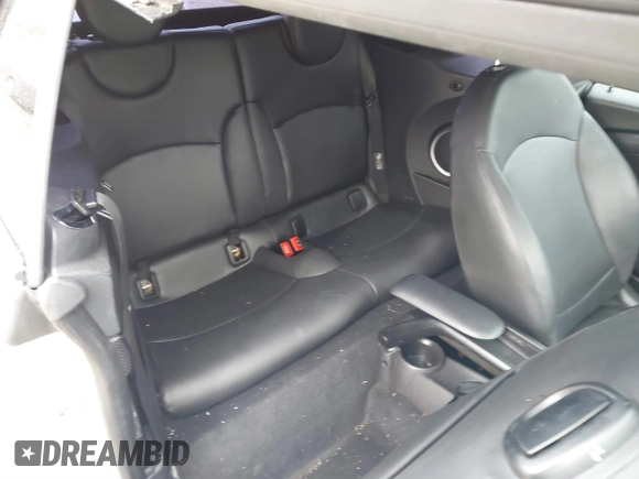 2011 MINI Convertible S с VIN WMWZP3C55BTX82922, выставлен на аукционе IAAI как лот 41408777 с пробегом 82 764 миль миль и . История ставок и продаж доступна на DreamBid. Изображение 8.