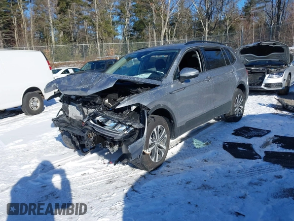 2024 Volkswagen Tiguan S with VIN 3VVFB7AX0RM185378, listed as a IAAI auction lot 41330759 with 2,534 mi miles and . Bid and sale history available at DreamBid. Image 18.
