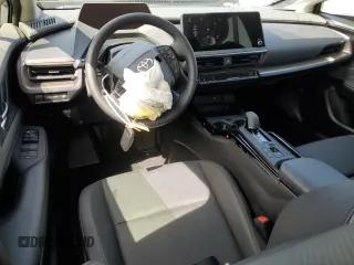 2025 Toyota Prius LE z VIN JTDADABU9S3025219, wystawiony jako Copart lot #51535365 z przebiegiem Nie podano mil oraz Szkoda całkowita • Salvage title. Historia ofert i sprzedaży dostępna na DreamBid. Obrazek 8.