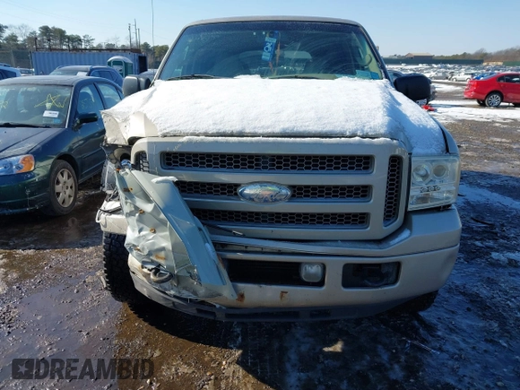2005 Ford Excursion Limited с VIN 1FMNU43S85ED45734, выставлен на аукционе IAAI как лот 41414423 с пробегом 210 259 миль миль и . История ставок и продаж доступна на DreamBid. Изображение 12.