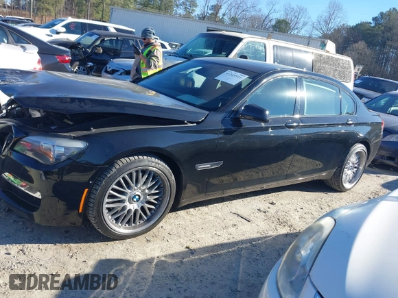 2010 BMW 7 Series 750Li z VIN WBAKB8C57ACY63545, wystawiony jako IAAI lot #41345511 z przebiegiem 110 189 mil mil oraz . Historia ofert i sprzedaży dostępna na DreamBid. Obrazek 14.