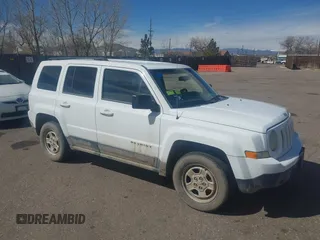 2012 Jeep Patriot Sport with VIN 1C4NJRBBXCD576424, listed as a IAAI auction lot 41823663 with 194,765 mi miles. Bid and sale history available at carsss.com. Image 1.