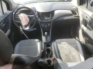 2020 Chevrolet Trax LT z VIN 3GNCJLSB5LL232960, wystawiony jako Copart lot #42209765 z przebiegiem Nie podano mil oraz Szkody całkowita. Historia ofert i sprzedaży dostępna na DreamBid. Obrazek 8.