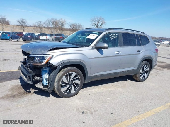 2024 Volkswagen Atlas 2.0T SE w/Technology with VIN 1V2HR2CA5RC569705, listed as a IAAI auction lot 41838594 with 27,519 mi miles. Bid and sale history available at carsss.com. Image 18.