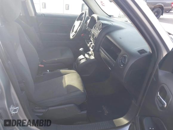 2016 Jeep Patriot High Altitude Edition with VIN 1C4NJRFB1GD712715, listed as a IAAI auction lot 41984245 with 124,227 mi miles. Bid and sale history available at carsss.com. Image 5.