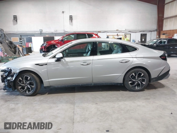 2024 Hyundai Sonata SEL z VIN KMHL64JA8RA401941, wystawiony jako IAAI lot #42085349 z przebiegiem 3 722 mil mil oraz . Historia ofert i sprzedaży dostępna na DreamBid. Obrazek 14.