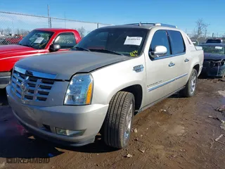 2008 Cadillac Escalade EXT with VIN 3GYFK62828G128252, listed as a IAAI auction lot 41409193 with 151328 miles. Bid and sale history available at carsss.com. Image 17.