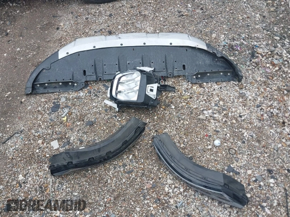 2024 Mitsubishi Outlander SE z VIN JA4J3VA83RZ068485, wystawiony jako IAAI lot #42483073 z przebiegiem 28 120 mil mil oraz . Historia ofert i sprzedaży dostępna na DreamBid. Obrazek 12.