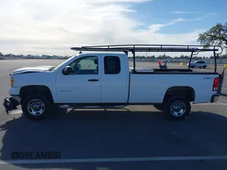2011 GMC Sierra 2500HD Work Truck z VIN 1GT22ZCGXBZ155590, wystawiony jako IAAI lot #41712199 z przebiegiem 338 205 mil mil oraz . Historia ofert i sprzedaży dostępna na DreamBid. Obrazek 15.