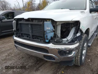 2020 Ram 1500 Big Horn z VIN 1C6RRFFG5LN284440, wystawiony jako IAAI lot #40975635 z przebiegiem 105 400 mil mil oraz . Historia ofert i sprzedaży dostępna na DreamBid. Obrazek 6.