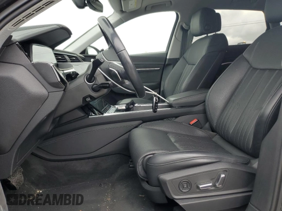 2021 Audi e-tron Prestige z VIN WA1VABGE0MB004327, wystawiony jako Copart lot #51814545 z przebiegiem 16 460 mil mil oraz Szkoda całkowita • Salvage title. Historia ofert i sprzedaży dostępna na DreamBid. Obrazek 7.