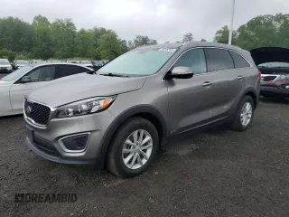 2017 Kia Sorento LX z VIN 5XYPGDA33HG233158, wystawiony jako Copart lot #58815255 z przebiegiem 105 923 mil mil oraz Czysty tytuł • Clean title. Historia ofert i sprzedaży dostępna na DreamBid. Obrazek 1.