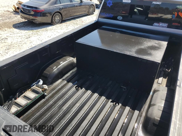 2020 GMC Sierra 3500HD Denali z VIN 1GT49WEY4LF182084, wystawiony jako Copart lot #47125665 z przebiegiem 79 045 mil mil oraz Tytuł czysty. Historia ofert i sprzedaży dostępna na DreamBid. Obrazek 12.