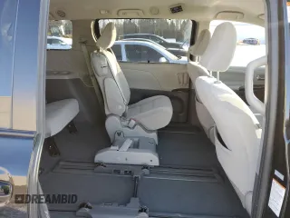 2020 Toyota Sienna LE Auto Access Seat with VIN 5TDKZ3DC1LS077076, listed as a Copart auction lot 86516374 with 226,269 mi miles and Salvage title. Bid and sale history available at DreamBid. Image 11.