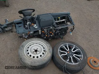 2023 Ford Maverick XL с VIN 3FTTW8E39PRA27981, выставлен на аукционе IAAI как лот 41956050 с пробегом Не указан миль и . История ставок и продаж доступна на DreamBid. Изображение 18.