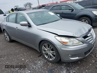 2011 Hyundai Genesis with VIN KMHGC4DF0BU128595, listed as a IAAI auction lot 41922215 with 195,727 mi miles. Bid and sale history available at carsss.com. Image 1.