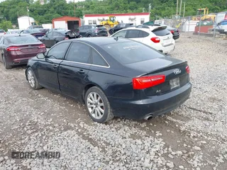 2014 Audi A6 Premium Plus z VIN WAUGFAFCXEN065126, wystawiony jako IAAI lot #42333403 z przebiegiem 121 467 mil mil oraz . Historia ofert i sprzedaży dostępna na DreamBid. Obrazek 3.