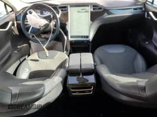 2013 Tesla Model S z VIN 5YJSA1CN1DFP11636, wystawiony jako Copart lot #78333554 z przebiegiem 101 625 mil mil oraz Szkoda całkowita • Salvage title. Historia ofert i sprzedaży dostępna na DreamBid. Obrazek 8.