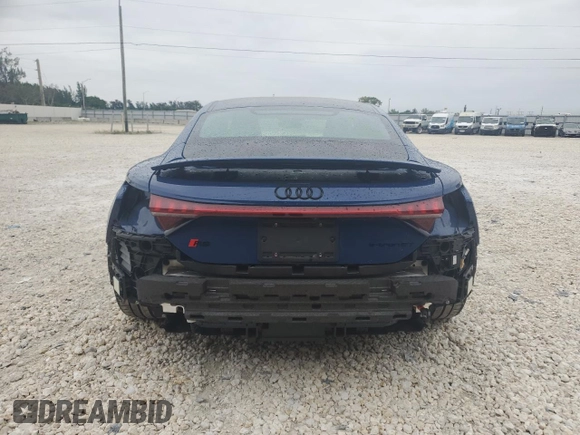 2023 Audi RS e-tron GT z VIN WAUBHBFW1P7903684, wystawiony jako Copart lot #76603094 z przebiegiem 6071 mil mil oraz Nie do naprawy. Historia ofert i sprzedaży dostępna na DreamBid. Obrazek 6.