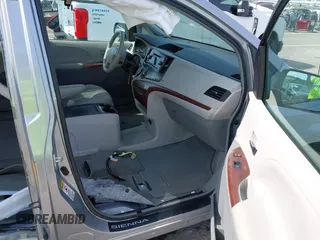 2014 Toyota Sienna XLE z VIN 5TDYK3DC0ES451307, wystawiony jako IAAI lot #42093569 z przebiegiem 105 721 mil mil oraz . Historia ofert i sprzedaży dostępna na DreamBid. Obrazek 5.